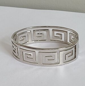 Vintage Silver Tone Greek Key Maze Meander Oval Hinged Wide Bangle Bracelet